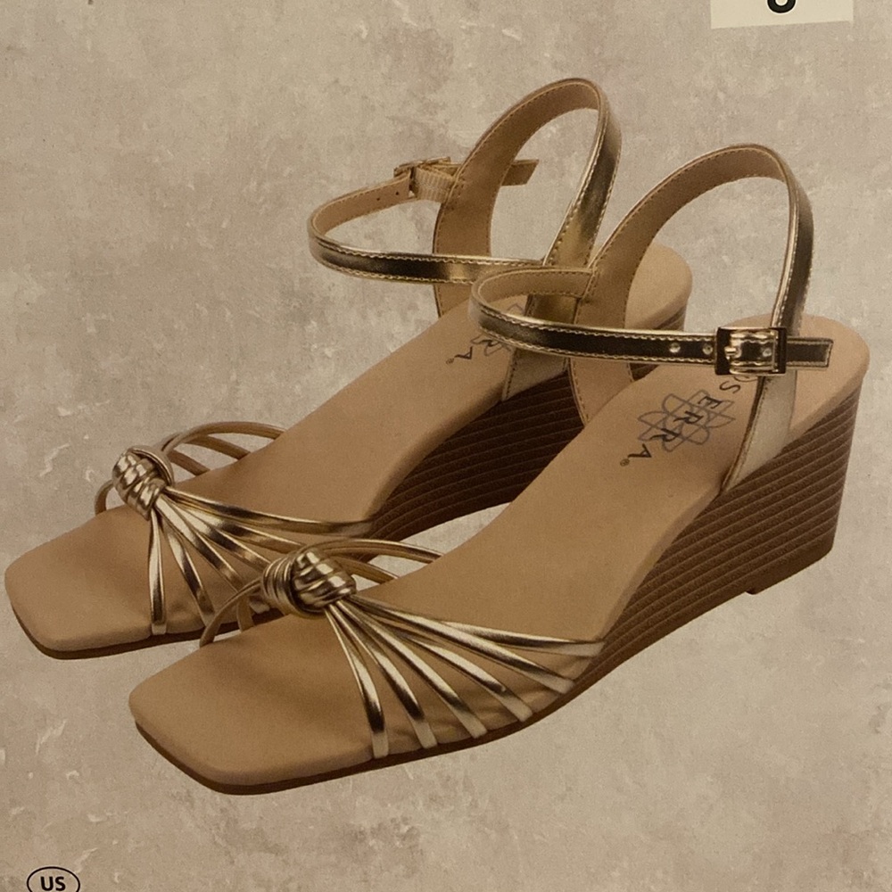 Sandals - Picture 1 of 14